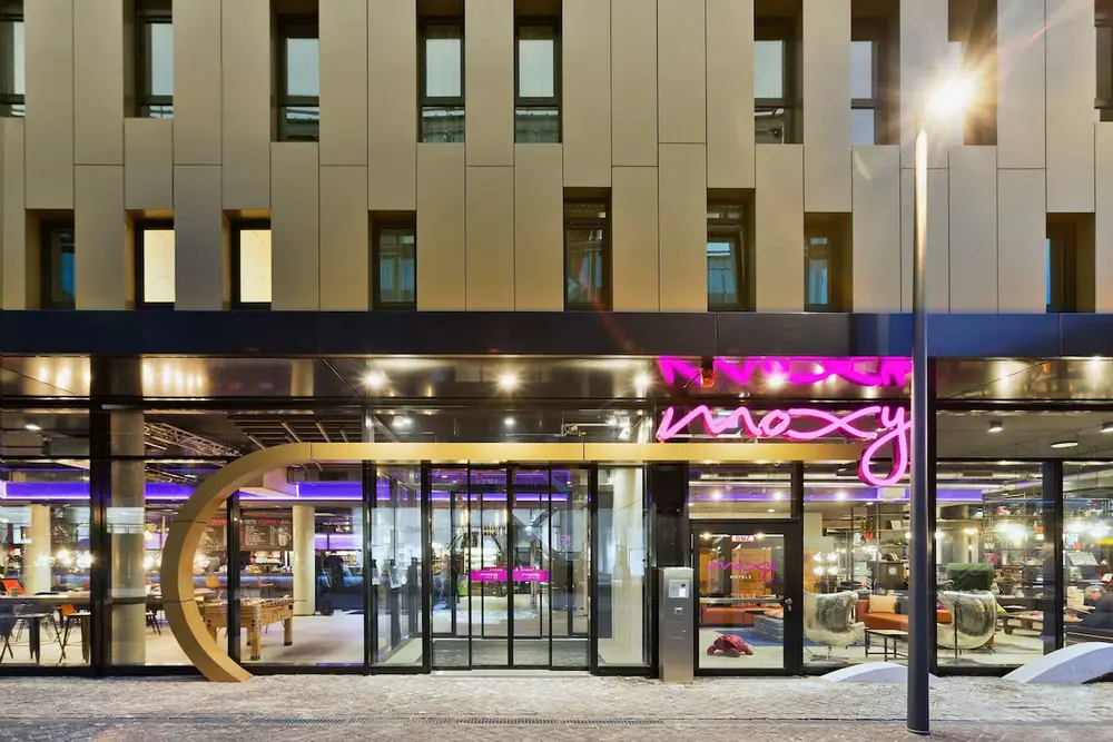Eingang des Moxy Frankfurt East